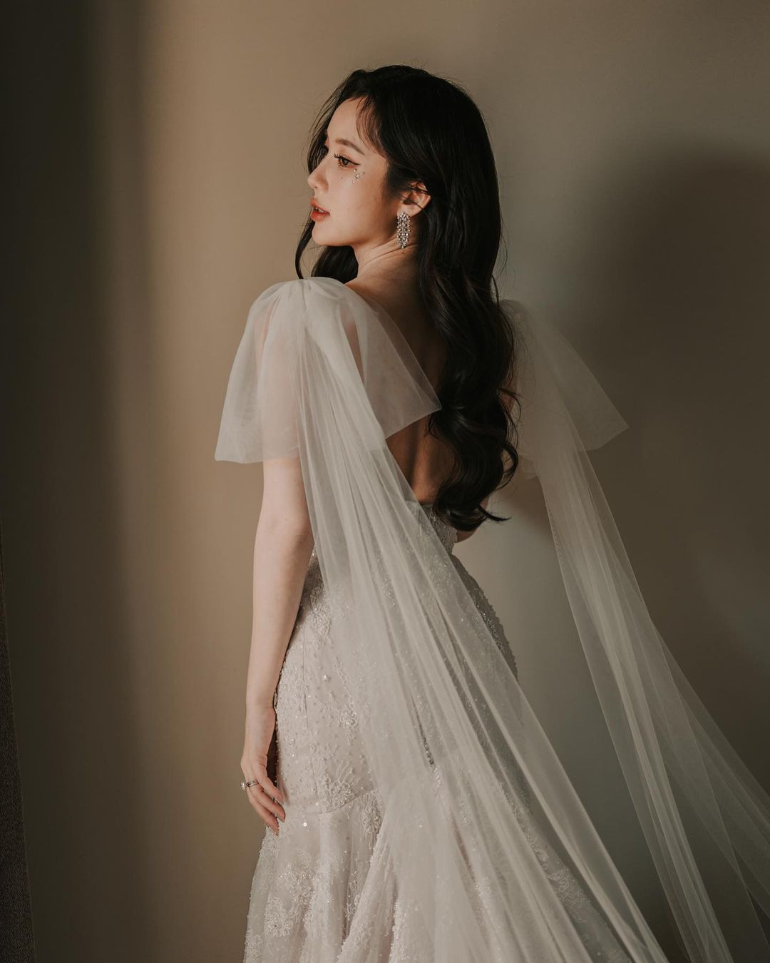 Không chỉ có vẻ ngoài đẹp tới hoàn hảo, Sitapha Uttaburanont có rất nhiều tài lẻ như bơi lội giỏi, giọng hát hay và trong trẻo nên còn có biệt danh là "nàng tiên cá".