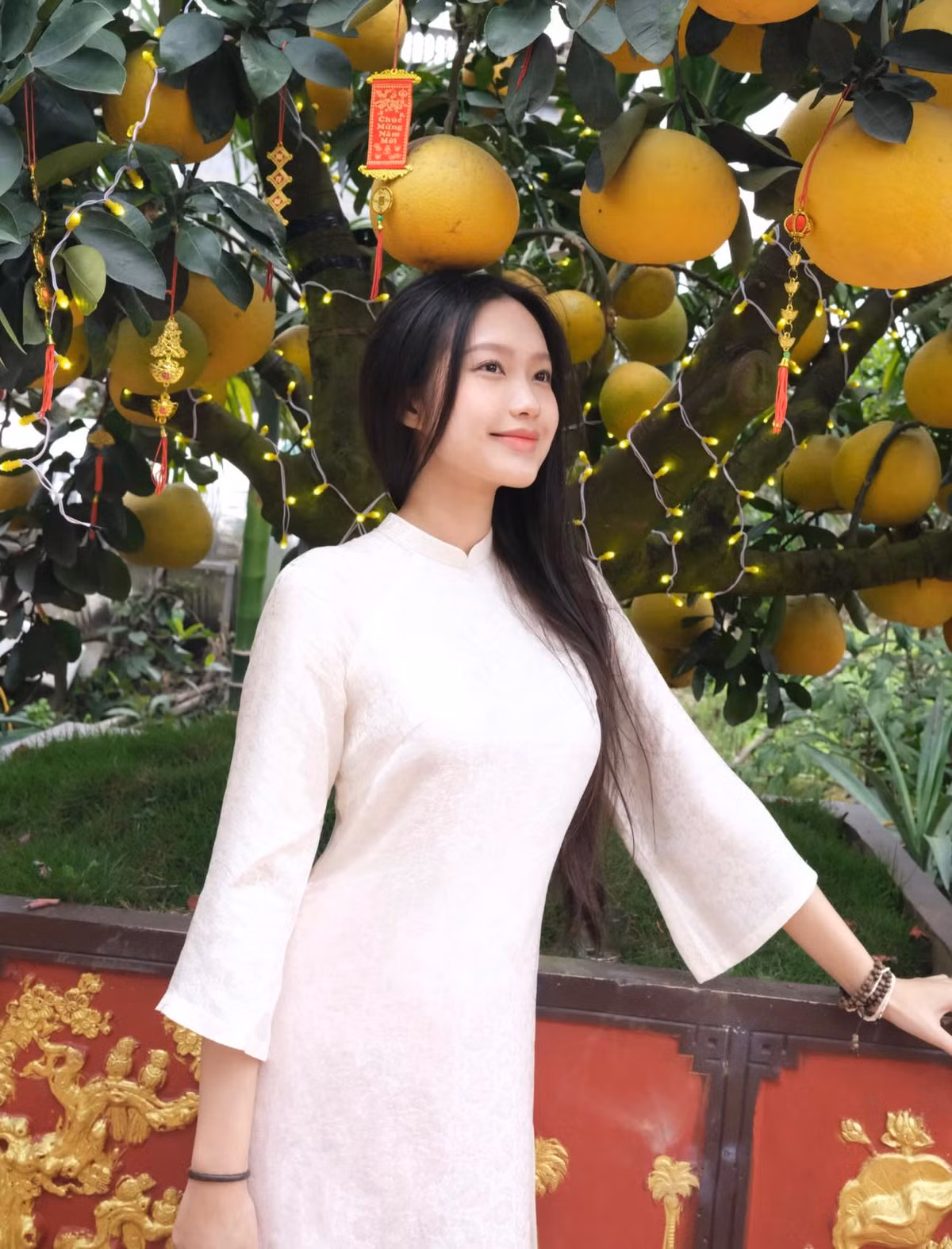 Dù không ít lần bị netizen bắt gặp lộ vòng hai to bất thường ở chốn đông người, tuy nhiên Doãn Hải My vẫn giữ im lặng trước tin đồn có bầu.