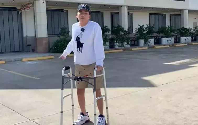 Việc Khoa Pug bất ngờ "mất tích" trên mọi mặt trận khiến người hâm mộ không khỏi hoang mang, lo lắng cho chàng Youtuber.