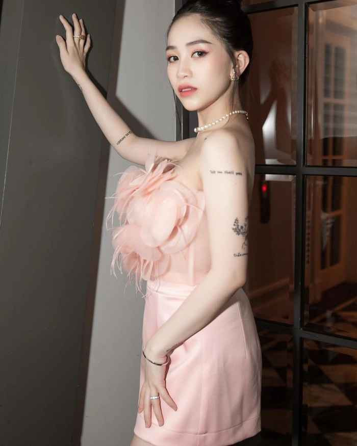 Cách đây không lâu, con gái Minh Nhựa đã hạ sinh con thứ 2 sau khi trải qua một quãng thời gian khó khăn từ khi bắt đầu mang thai cho đến khi lâm bồn.