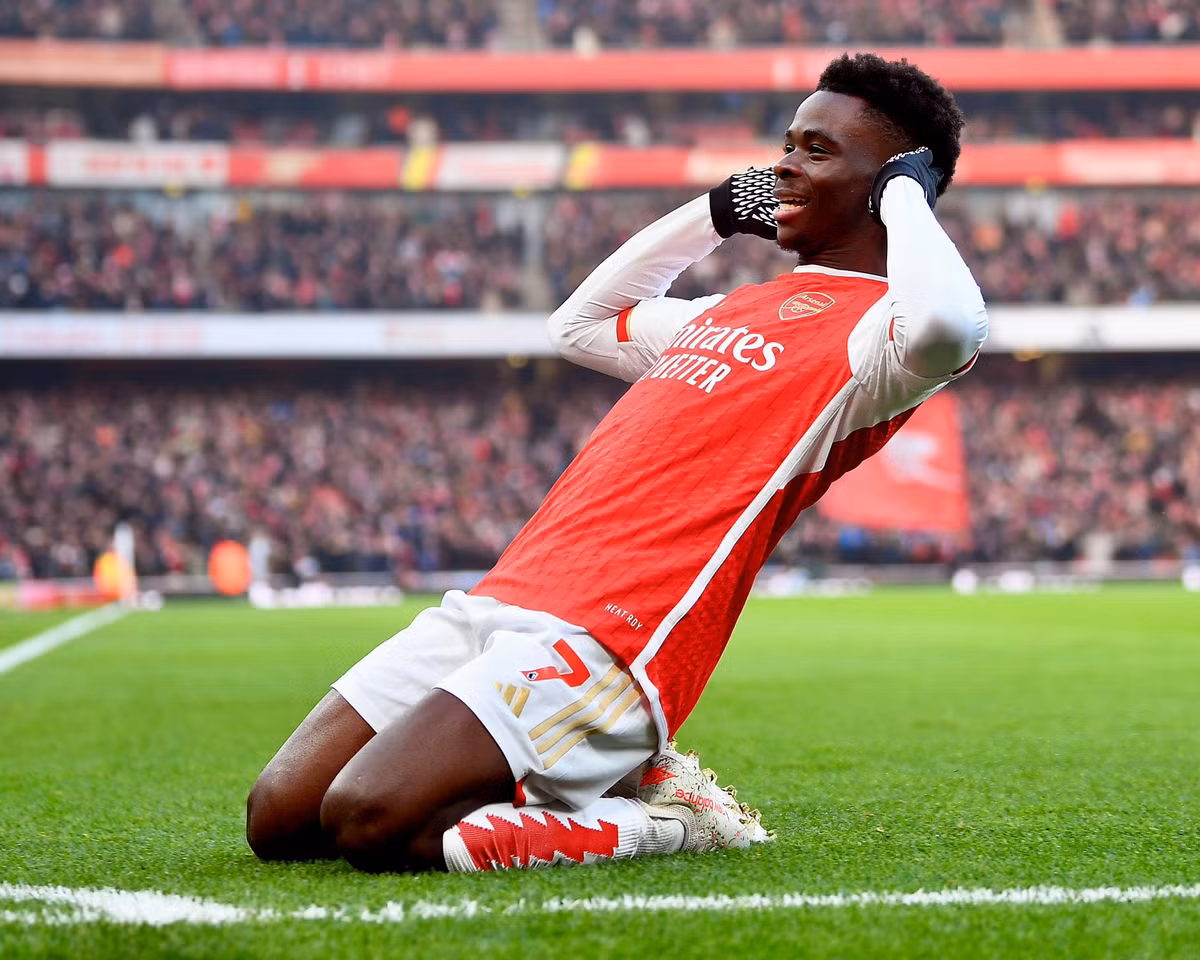 Mùa giải 2024/2025, Saka tiếp tục trở thành mũi nhọn trên hàng công của "The Gunner".