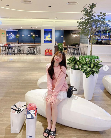 Trước đó, bài đăng cuối cùng của Huỳnh Anh là bài viết giải thích về việc bị tố làm "con giáp thứ 13". Tuy nhiên, lý lẽ và luận điểm cô nàng đưa ra không mấy thuyết phục.