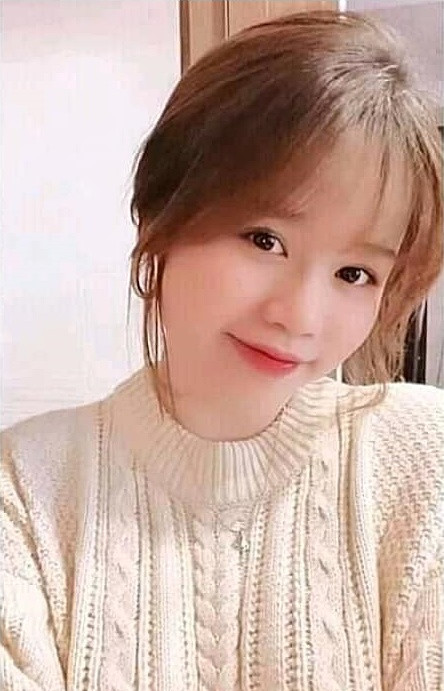 Bên cạnh đó, Huỳnh Anh cũng thay đổi ảnh cập nhật trên Zalo khiến nhiều người cho rằng cô nàng đang muốn tìm bình yên chốn chùa chiền.