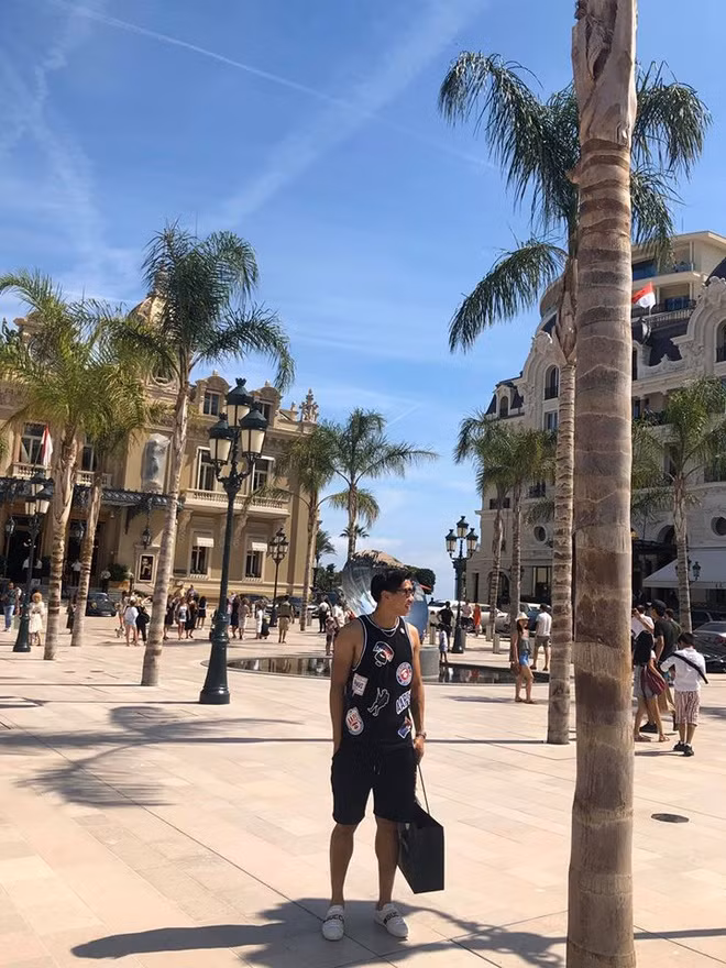 Không thể tham dự những buổi huấn luyện trên sân cỏ, Văn Hậu lên thời gian biểu cho các bài tập của đội bóng tại nhà riêng.