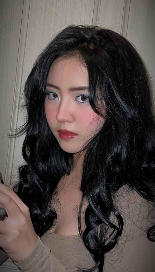 Nhan sắc của idol TikTok Babixoxo gây bão mạng bằng clip có 10 triệu người theo dõi khi flex khối gia sản.