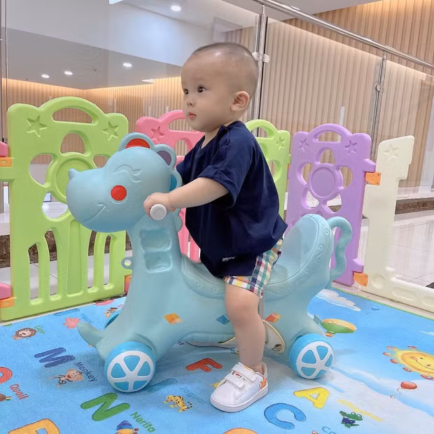 Đồng thời lượng tương tác trên trang cá nhân của bé Ú cũng rất cao, không thua kém bất cứ KOL thứ thiệt nào.