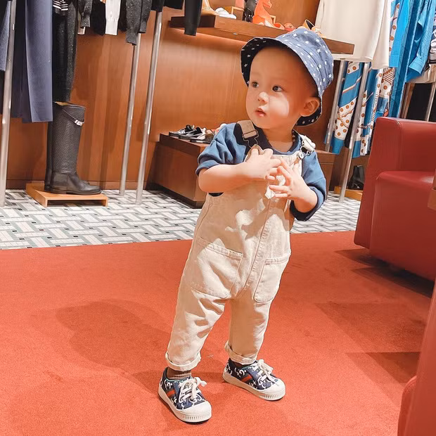 Mới đây, "cậu cả" nhà cầu thủ Duy Mạnh tiếp tục được thả tim tới tấp vì loạt ảnh mới.