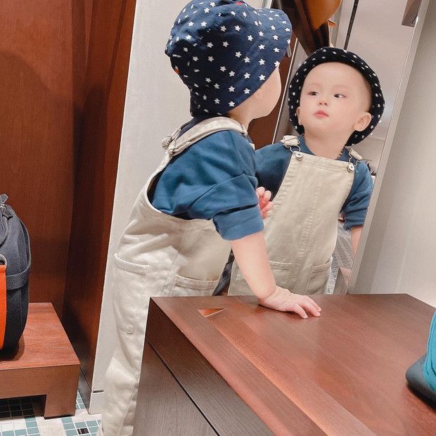 Từ khi bố mẹ cho "lên sóng", bé Ú nhà vợ chồng Duy Mạnh và Quỳnh Anh đã khiến nhiều người phải xuýt xoa vì vẻ ngoài dễ thương.