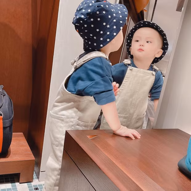 Từ khi bố mẹ cho "lên sóng", bé Ú nhà vợ chồng Duy Mạnh và Quỳnh Anh đã khiến nhiều người phải xuýt xoa vì vẻ ngoài dễ thương.