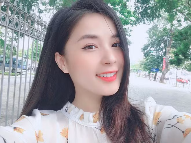 Bằng vẻ đẹp quyến rũ cùng khiếu ăn nói bẩm sinh của mình, bạn gái cũ cầu thủ Trọng Đại đã nhanh chóng thu hút được một lượng lớn fan trung thành và trở thành crush quốc dân của hàng tá game thủ Liên Quân Mobile.