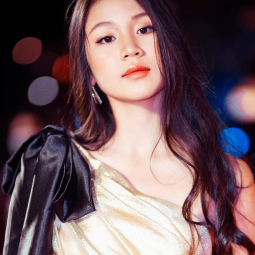 Giống như bao Gen Z khác, Mimi Lưu cũng chịu khó cập nhật hình ảnh trên Instagram cá nhân. Mới nhất, cô bạn lại khiến dân tình trầm trồ với một bức hình căng tràn nhựa sống ở tuổi 16.