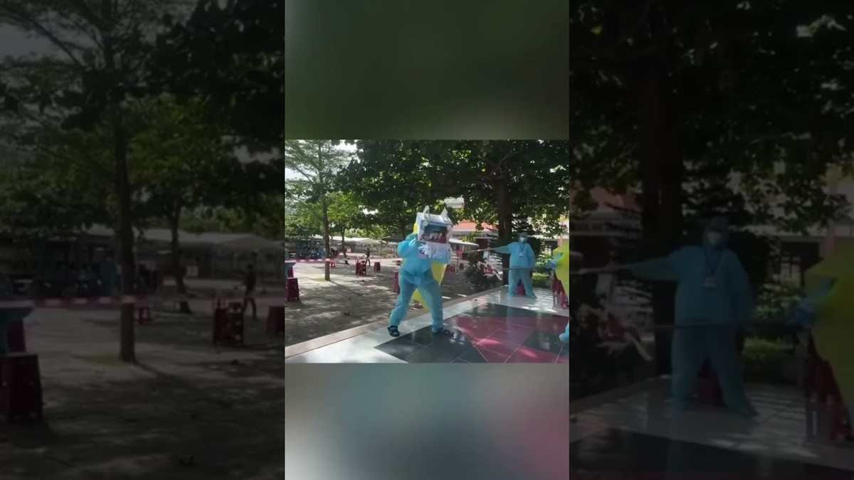 Trong đoạn clip múa lân của nhóm tình nguyện viên trong khu cách ly, dẫn đầu là Đường Tăng, cầm cây gậy làm từ khúc cây, chiếc áo cà sa làm từ túi bóng. Cứ như thế, nhờ sự sáng tạo mà chẳng mấy chốc đã làm nên một đội múa lân có 1-0-2.