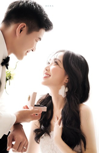 Trong giới WAGs của các tuyển thủ Việt Nam, bà xã Hà Đức Chinh - Mai Hà Trang được nhận xét là người kín tiếng.