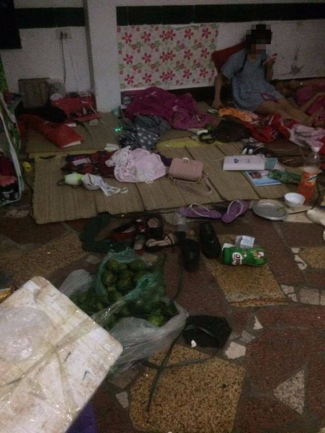 Bên cạnh đó, một số ý kiến cho rằng người chủ không nên tuỳ tiện mở cửa vào phòng riêng của người khác, có lẽ chàng trai muốn dọn dẹp trước khi dời đi.