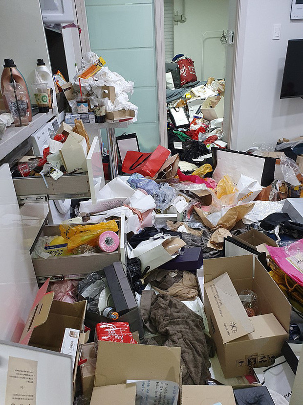 Bên cạnh đó, chủ nhà trọ chia sẻ: "Khách thuê phòng là một bạn nam đã ở đây 7 năm. Bạn này ở tầng 3, ở từ khi còn là sinh viên đến khi đi làm".