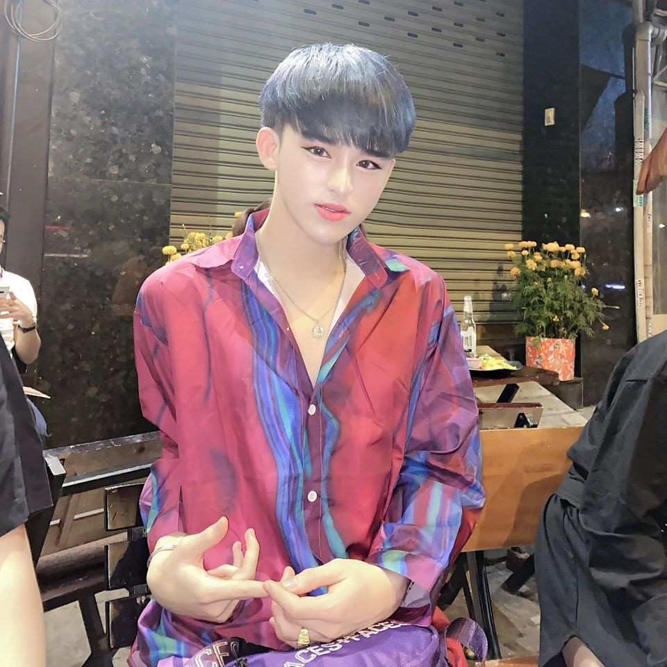 Ít ngày trước, Trần Đức Bo cũng khiến nhiều người ngỡ ngàng khi livestream nhảy nhót để lộ phần nhạy cảm.