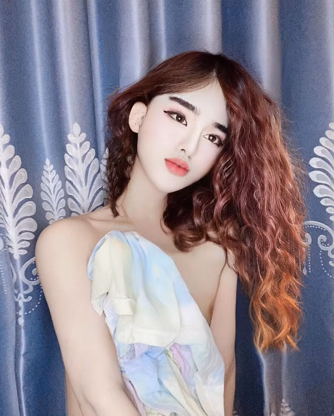 Ngoài ra, Đức Bo còn được biết đến với động tác giả mèo cùng câu hát "mèo méo meo mèo meo".