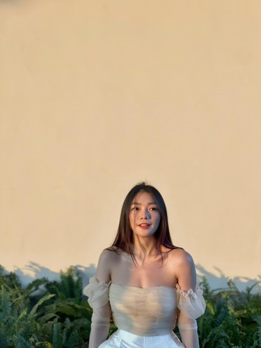 Về phần Thu Thảo, cô từng là hot girl trên MXH nên khi trở thành tiếp viên hàng không lại càng nhận về nhiều sự yêu quý hơn, được đặt nickname là "hoa khôi" tiếp viên hàng không.