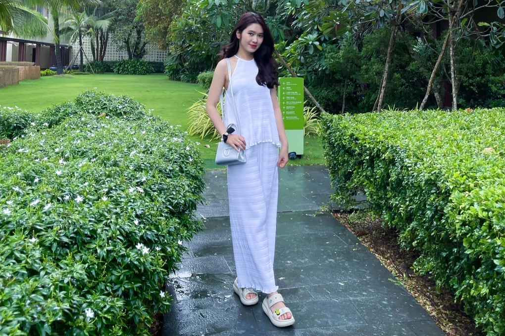 Trên trang cá nhân, vợ trung vệ Huỳnh Tấn Sinh không ngại chia sẻ những khoảnh khắc ngọt ngào hay món quà ý nghĩa mà nửa kia dành tặng cho mình vào những dịp lễ đặc biệt trong năm.