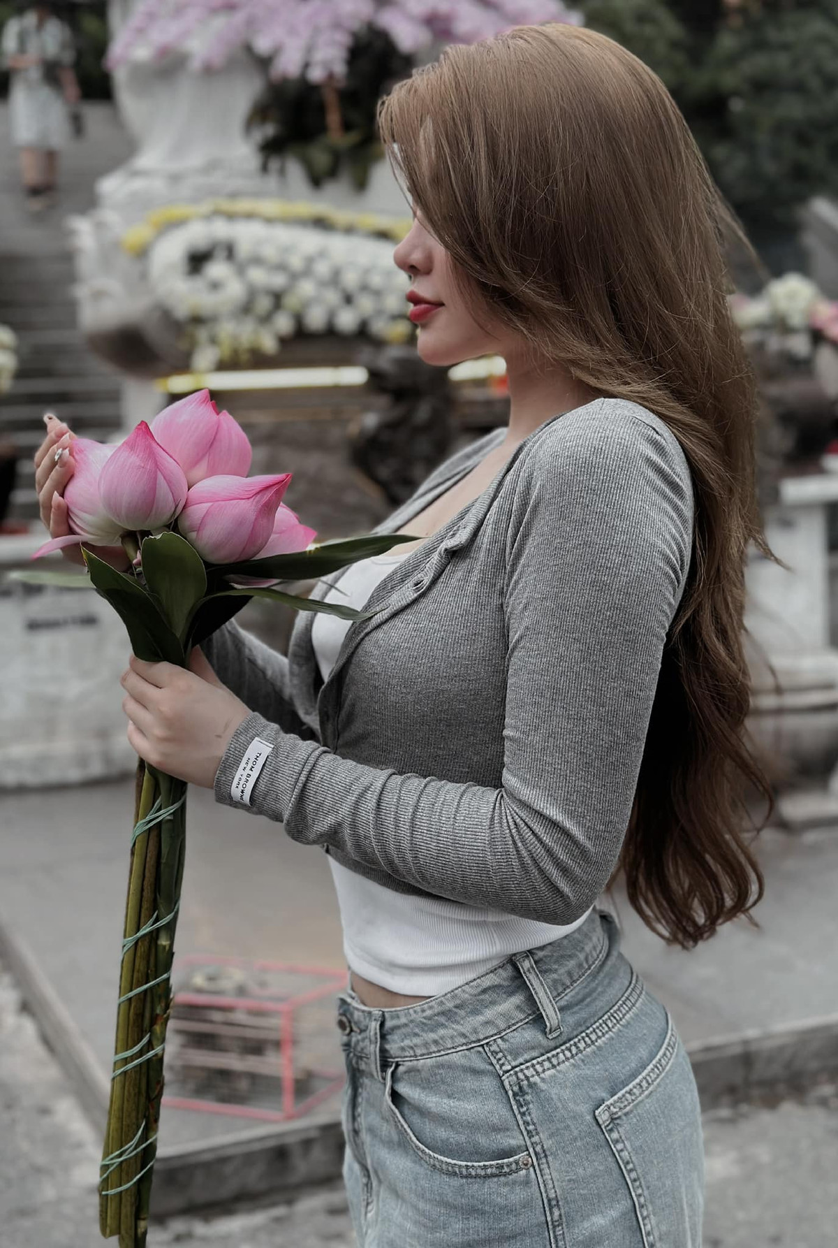 Na Thỏ hi vọng sắp tới cô sẽ kiếm được nhiều tiền hơn nữa để tiếp tục có cơ hội giúp đỡ các em về mặt vật chất nhiều hơn, mong rằng các em sẽ mạnh mẽ để vượt qua những khó khăn, thiệt thòi trong cuộc sống.