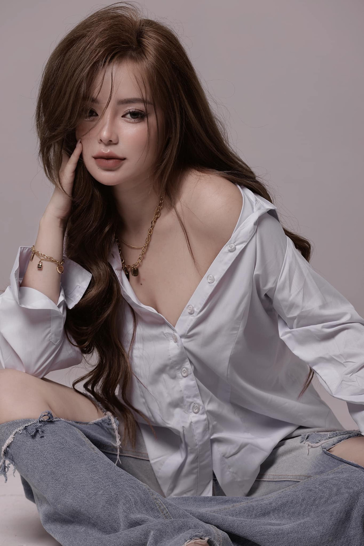 Mới đây, mọi người theo dõi và quan tâm Na Thỏ đã vô cùng bất ngờ khi cô đăng những bộ ảnh giản dị khi đi từ thiện trong một thời gian dài, khác xa với vẻ bề ngoài sang chảnh thường ngày của cô.