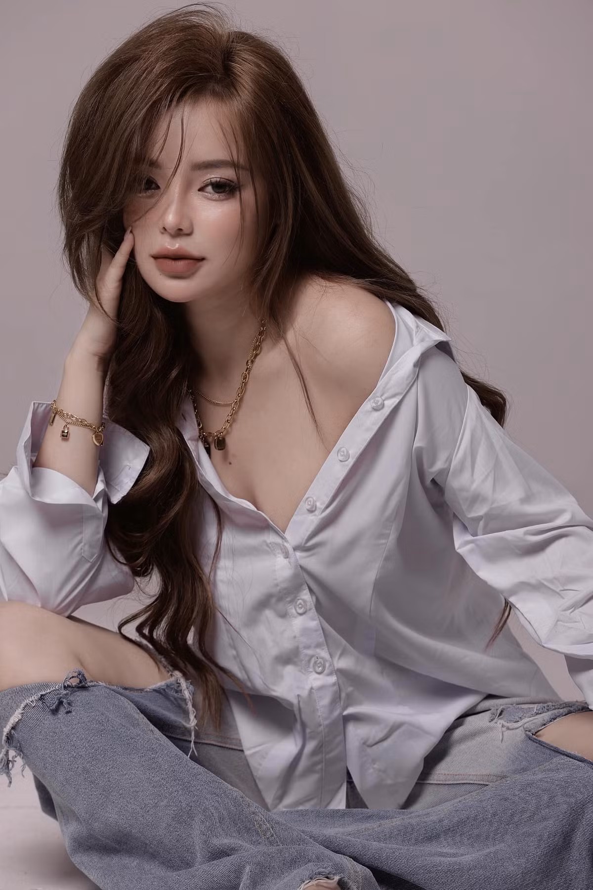 Mới đây, mọi người theo dõi và quan tâm Na Thỏ đã vô cùng bất ngờ khi cô đăng những bộ ảnh giản dị khi đi từ thiện trong một thời gian dài, khác xa với vẻ bề ngoài sang chảnh thường ngày của cô.