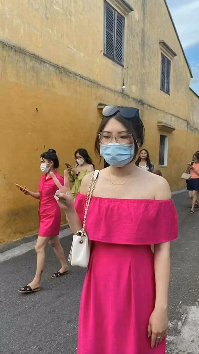 Không chỉ chủ nhân clip mà có lẽ các cư dân mạng xem clip cũng cảm thấy bất lực thay.