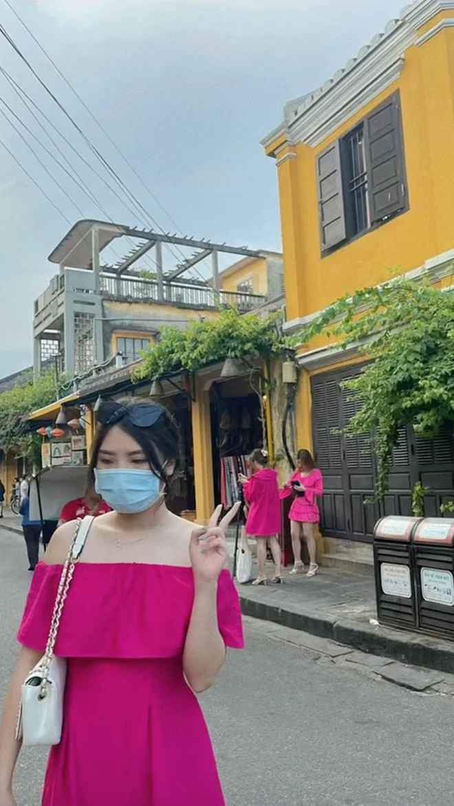 Đó là một chiếc váy màu hồng cực kỳ rực rỡ và có lẽ là sẽ không bao giờ đụng hàng.