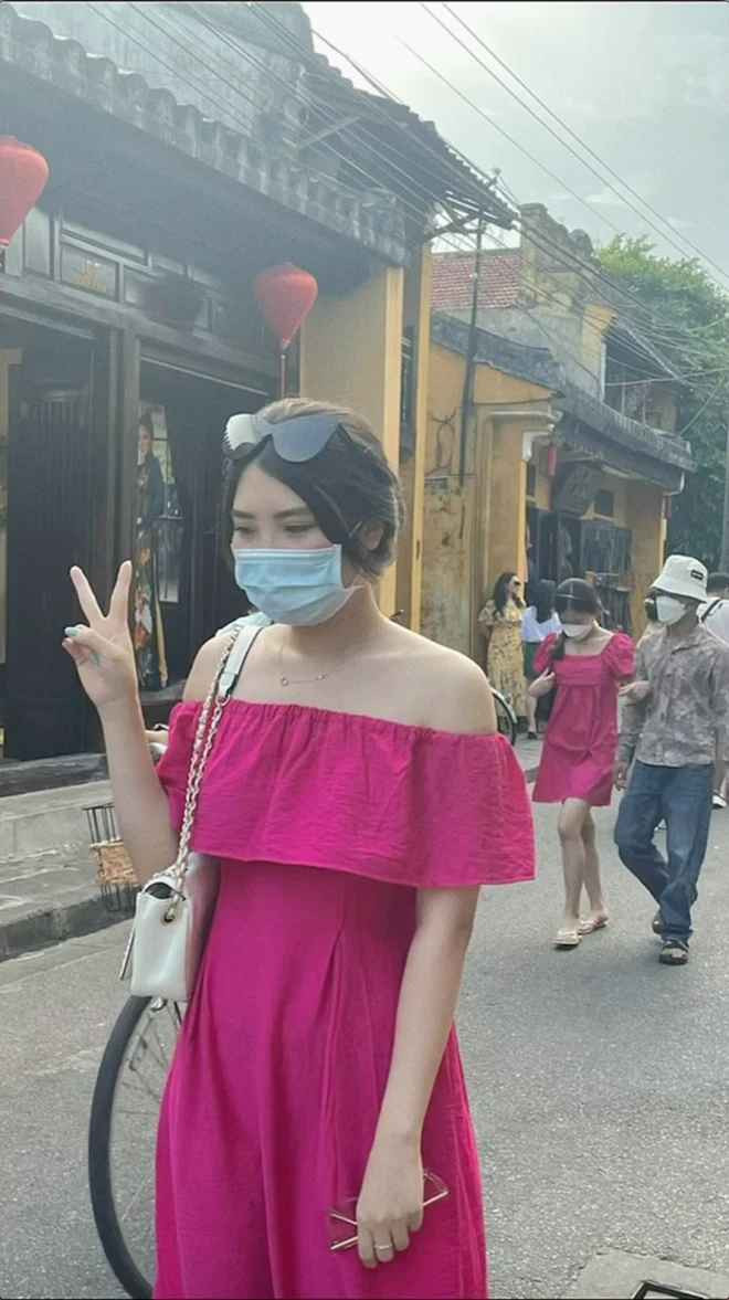 Nhìn màu váy thì chắc bạn cũng nghĩ sẽ không gặp quá nhiều người mặc màu giống đúng không.