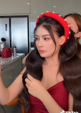 Không ít người đã liên tục "xin vía" để có thể lấy được chồng giàu như cô dâu Bắc Ninh mới đây.