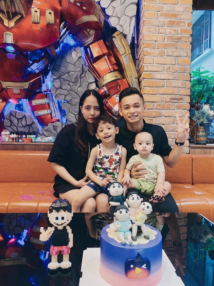 Gương mặt cực kì đáng yêu cùng những biểu cảm meme của bé Cáo không thua kém anh trai mình là Tùng Sói khi lên sóng của ông bố thuộc top streamer nổi tiếng bậc nhất Việt Nam.