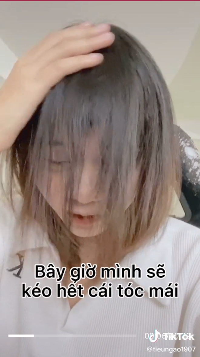 Không thể nào chấp nhận kém sắc mãi, cô nàng liền lên sóng một "chiếc" video ghi lại sáng kiến "phục thù" vô cùng thông minh mà mình nghĩ mãi cũng ra.