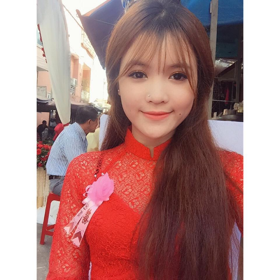 Cho đến thời điểm hiện tại Facebook của con dâu bà Phương Hằng "bay màu" vẫn là dấu hỏi mà chỉ có người trong cuộc mới giải thích được. Vậy nên các netizen hay chờ đợi câu trả lời từ Quế Long.