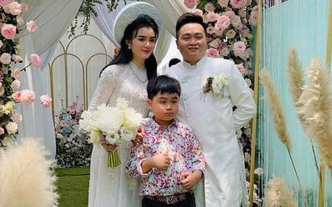 Theo tìm hiểu, con dâu bà chủ khu du lịch Đại Nam có tên Quế Long sinh năm 1996 và từng học tại Đại học Hutech TP Hồ Chí Minh. Hiện tại Quế Long đang sống tại Bình Dương.