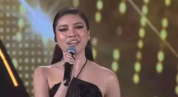 Theo đó, nữ MC xinh đẹp xuất hiện tại chương trình trong vai trò dẫn dắt cùng MC Nguyên Khang.