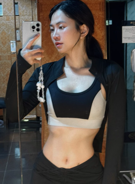 Tuy nhiên, bước chân vào nghề diễn viên và MC, "lột xác" và xây dựng hình ảnh cá nhân theo hướng mới, Lê Bống ít thời gian dành cho việc duy trì các thói quen luyện tập thể thao, đồng thời cũng không thường xuyên chia sẻ những bí quyết giữ dáng nữa.