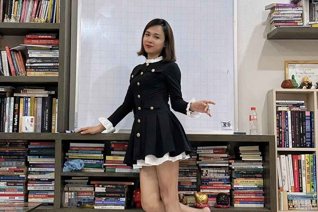 Lê Tiêu Linh (tên thật Lê Tiểu Luân, SN 1991, Bình Định) là giáo viên tiếng Anh, nhà sáng tạo nội dung thu hút hơn 450.000 lượt theo dõi trên mạng xã hội. Hiện tại, người đẹp sinh sống và làm việc chủ yếu ở TP HCM.