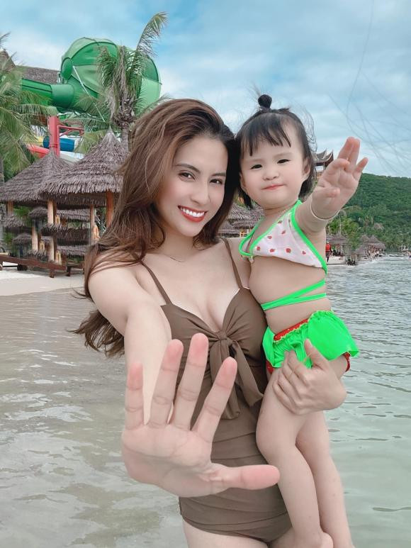 Bên cạnh đó, Thiên An cũng chăm chỉ làm việc để nuôi con gái khôn lớn. Dù vậy, gái xinh một con này vẫn cân bằng thời gian dành cho bé Sol.