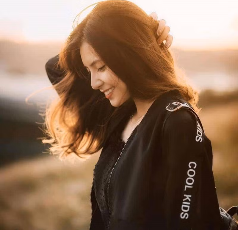 Bên dưới phần bình luận, nhiều khán giả cũng dành lời khen cho cô nàng vì body đỉnh cao dù đã là mẹ một con.