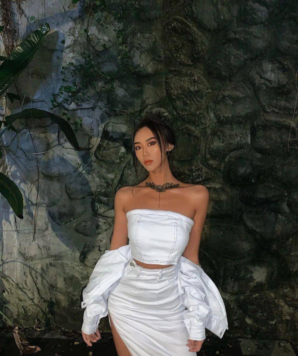 Ngoài ra, Erbao còn có niềm đam mê với bóng rổ và leo núi.