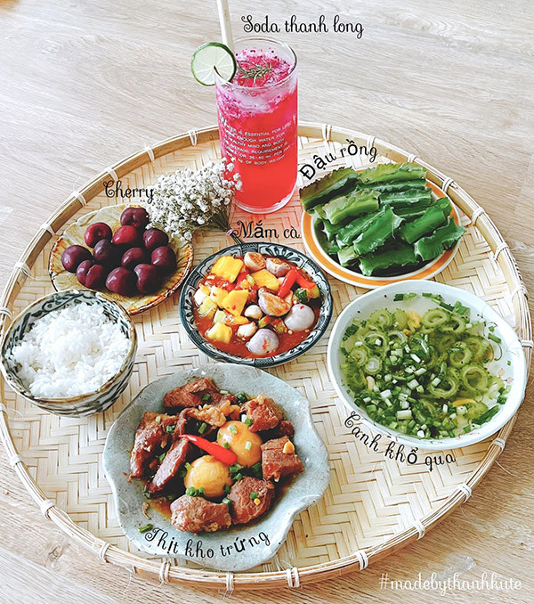 Chỉ là những món ăn hàng ngày nhưng mâm cơm "truyền thống" này khiến nhiều người cảm thấy bụng réo ầm ầm.