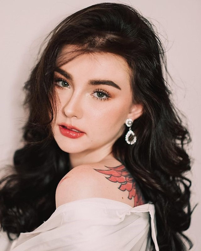 Thay vì hình tượng "nữ thần tắm suối", hot girl Thái Lan ngày càng cá tính hơn.