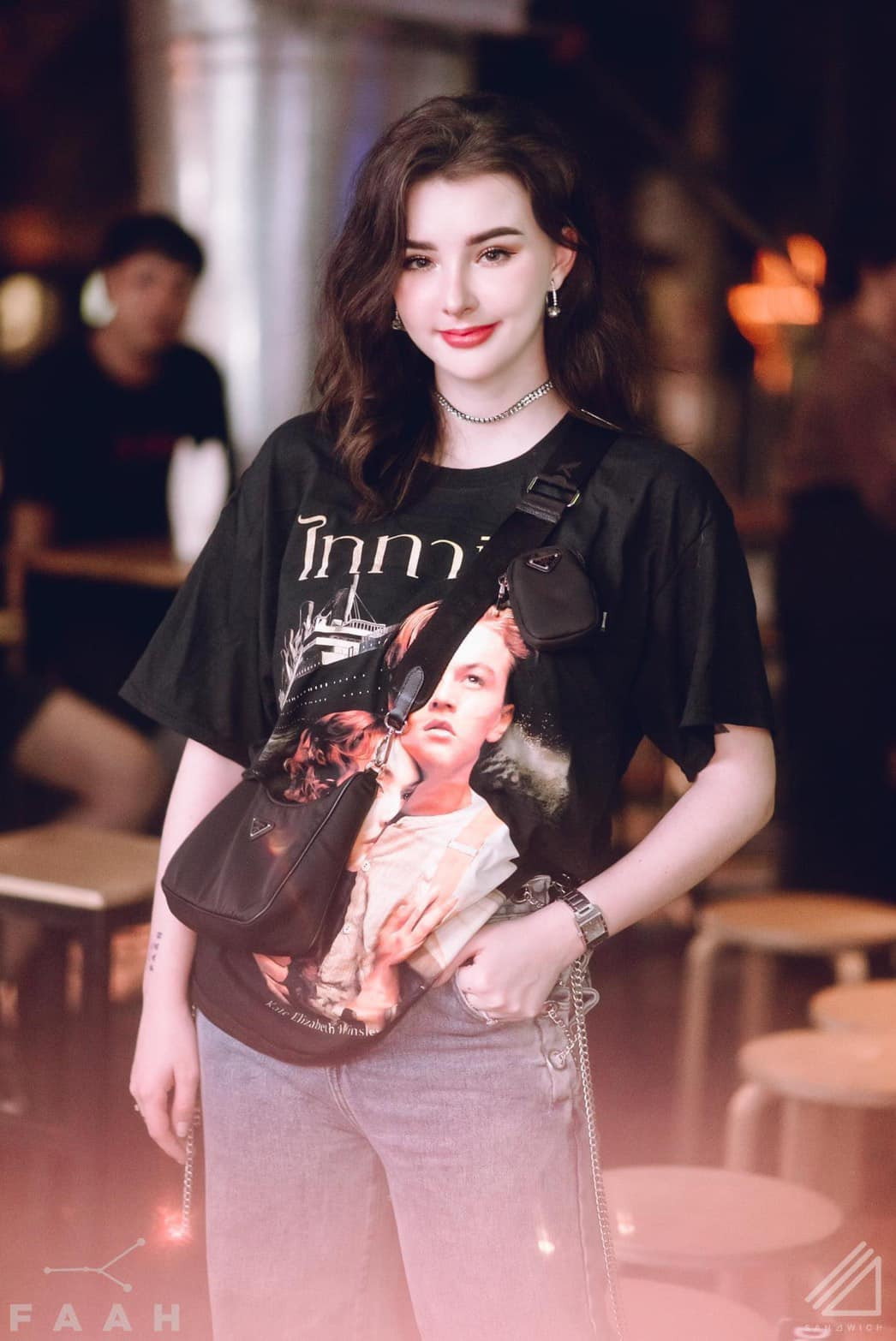 Facebook của Jessie Vard có 2,6 triệu lượt người theo dõi và con số đó trên Instagram là 850.000 lượt.