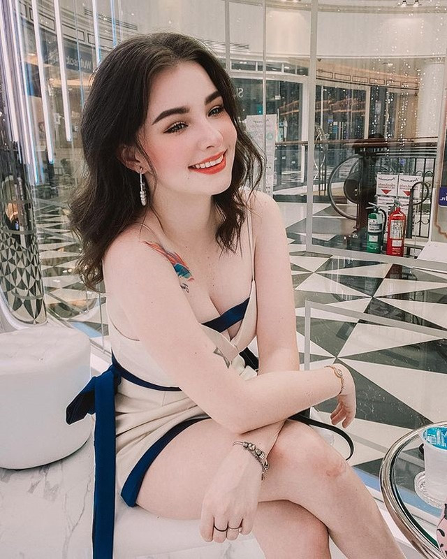 Tên tuổi của Jessie Vard vượt ra khỏi ranh giới xứ sở chùa Vàng, nổi tiếng khắp châu Á. "Thiên thần tắm suối" này trở thành người mẫu nội y được nhiều nhãn hàng gọi tên.