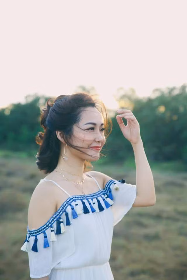 Tuy nhiên, sau thành công vang dội của vai diễn "Hạnh kính cận" cũng như bộ phim "Kính Vạn Hoa", nữ diễn viên Anh Đào bất ngờ chọn con đường đi du học thay vì tiếp tục phát triển sự nghiệp.