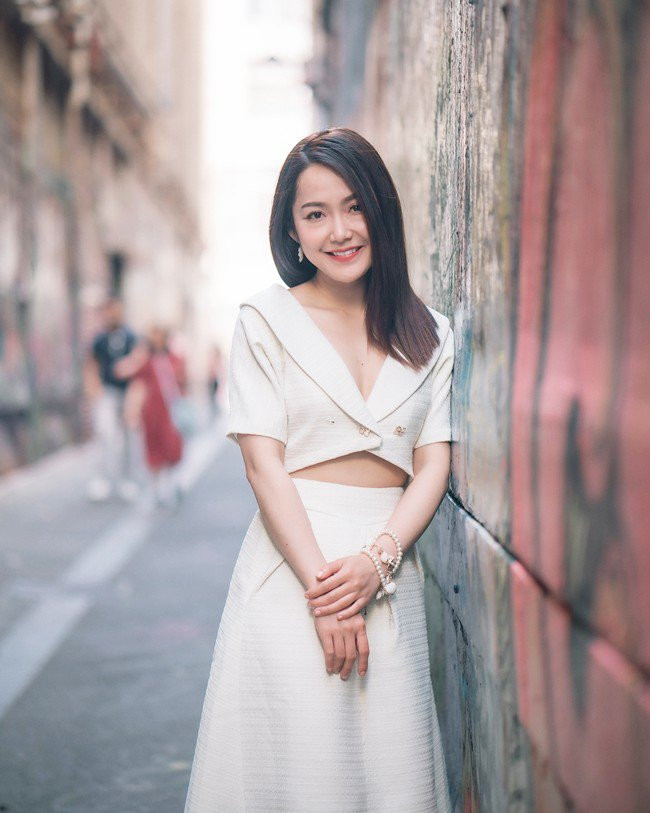 Anh Đào cho biết được đứng trên bục giảng, cầm thước, phấn là ước mơ từ nhỏ và cảm thấy hạnh phúc khi niềm mong mỏi ấy đã trở thành hiện thực.