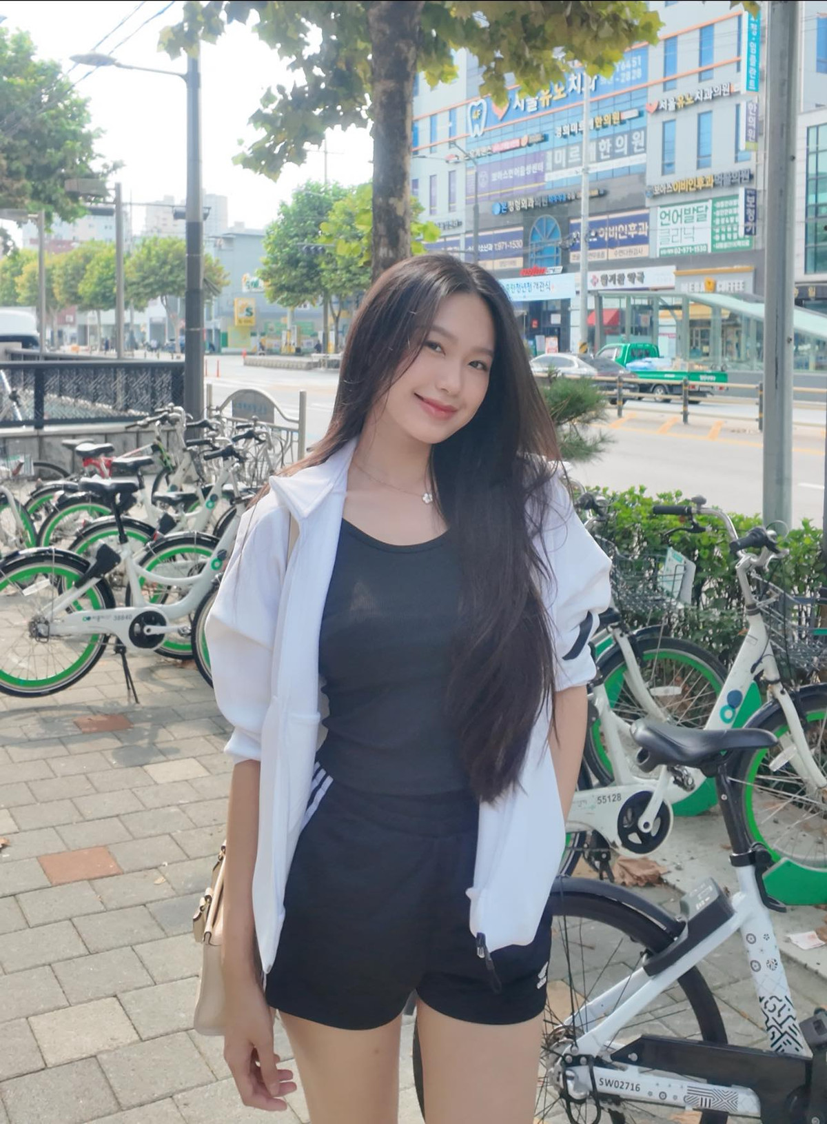 Doãn Hải My quản lý việc kinh doanh riêng.