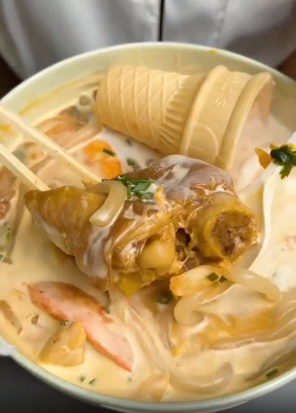 Dưới phần bình luận, nổi bật lên là hàng loạt ý kiến phản đối trào lưu ăn uống "kỳ dị" này.