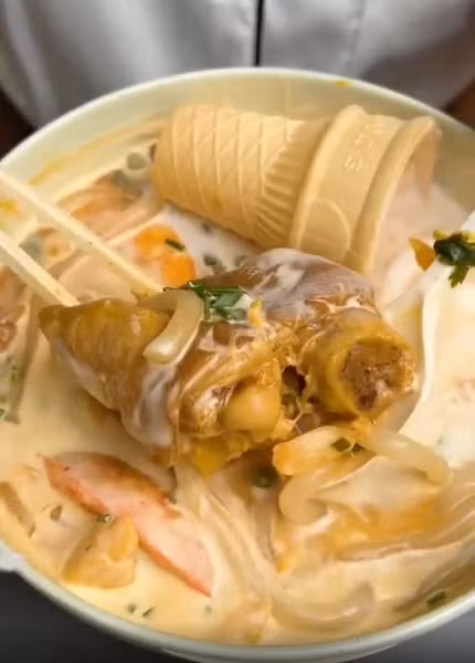 Dưới phần bình luận, nổi bật lên là hàng loạt ý kiến phản đối trào lưu ăn uống "kỳ dị" này.