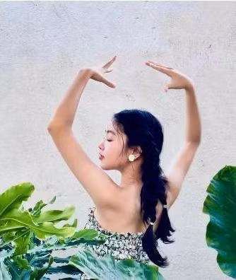 Với năng khiếu của người làm nghề đi cùng tình cảm một người mẹ dành cho con cái, diễn viên Dạ Thảo thường cho ra những tấm ảnh khoe được hết nét đẹp nhẹ nhàng, hồn nhiên của các bé. Mỗi lần như thế, cộng đồng mạng lại hết lời khen ngợi.